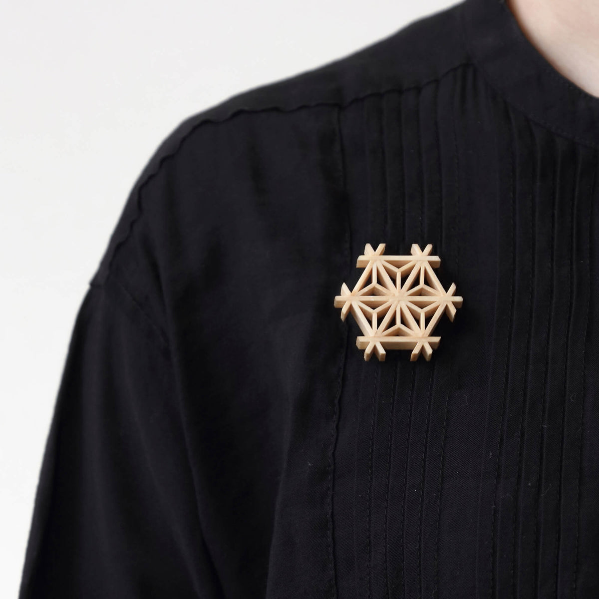Asa (Kumiko Brooch: Hemp Leaf)