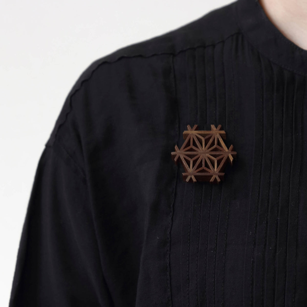 Asa (Kumiko Brooch: Hemp Leaf)